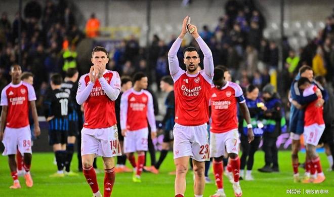 阿森纳主场完胜沙特克，继续联赛领先(阿森纳主场完胜沙特克,继续联赛领先球队)
